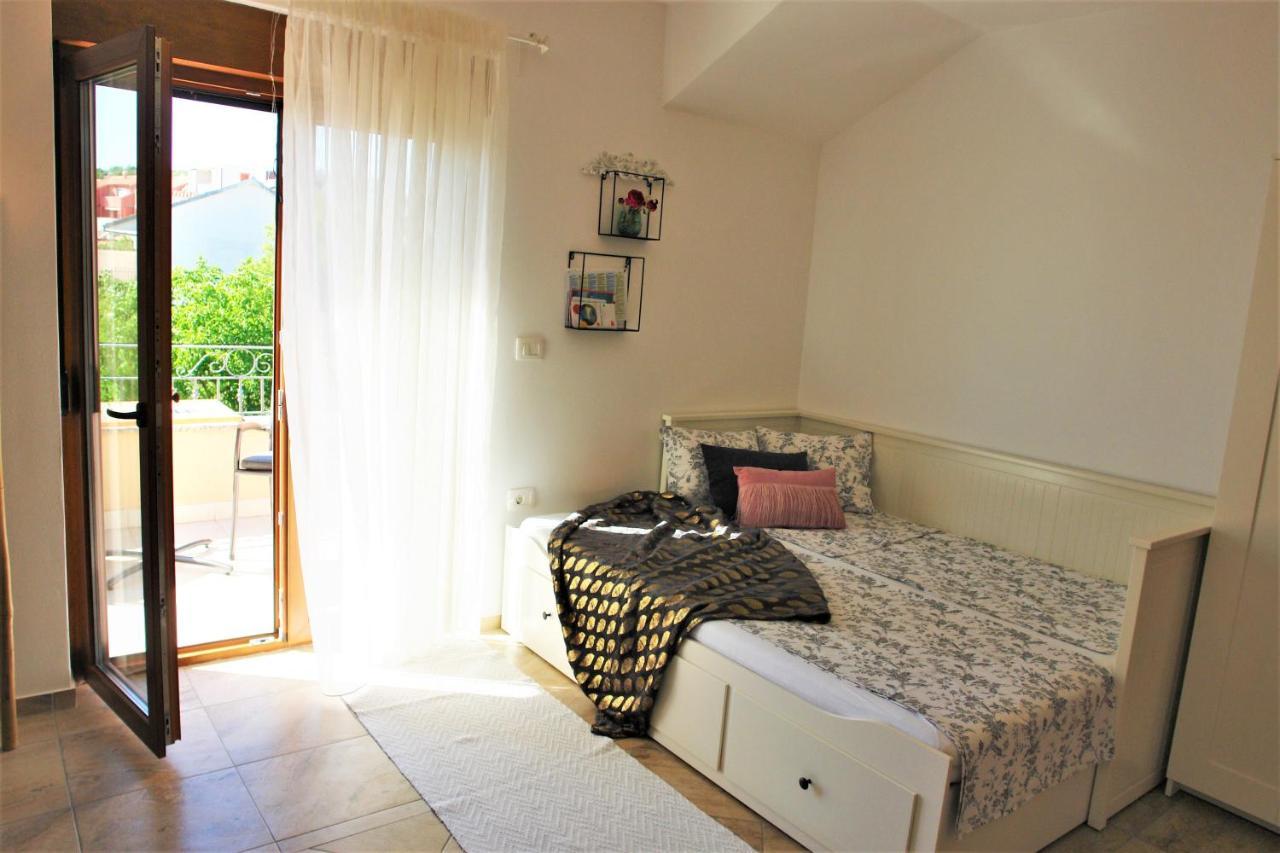 Iva Apartmani Vodice Exterior photo