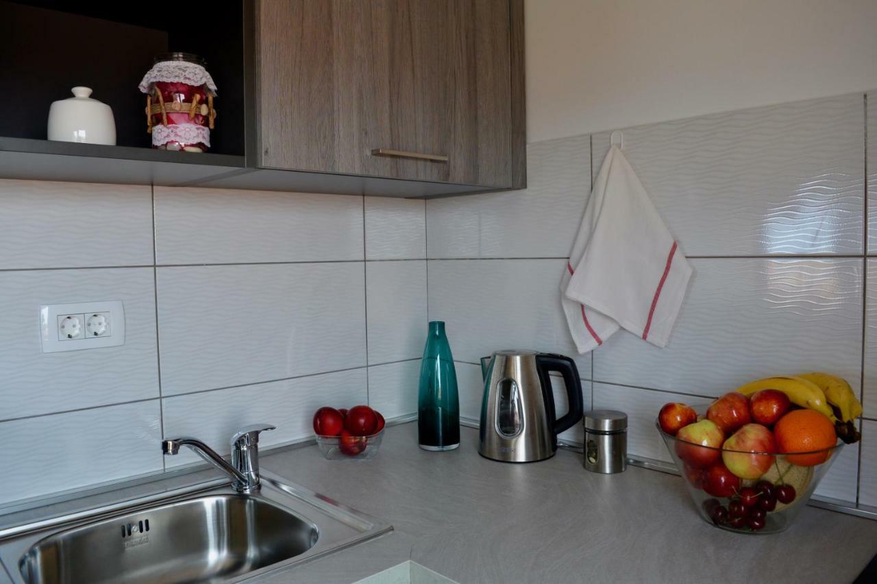 Iva Apartmani Vodice Exterior photo