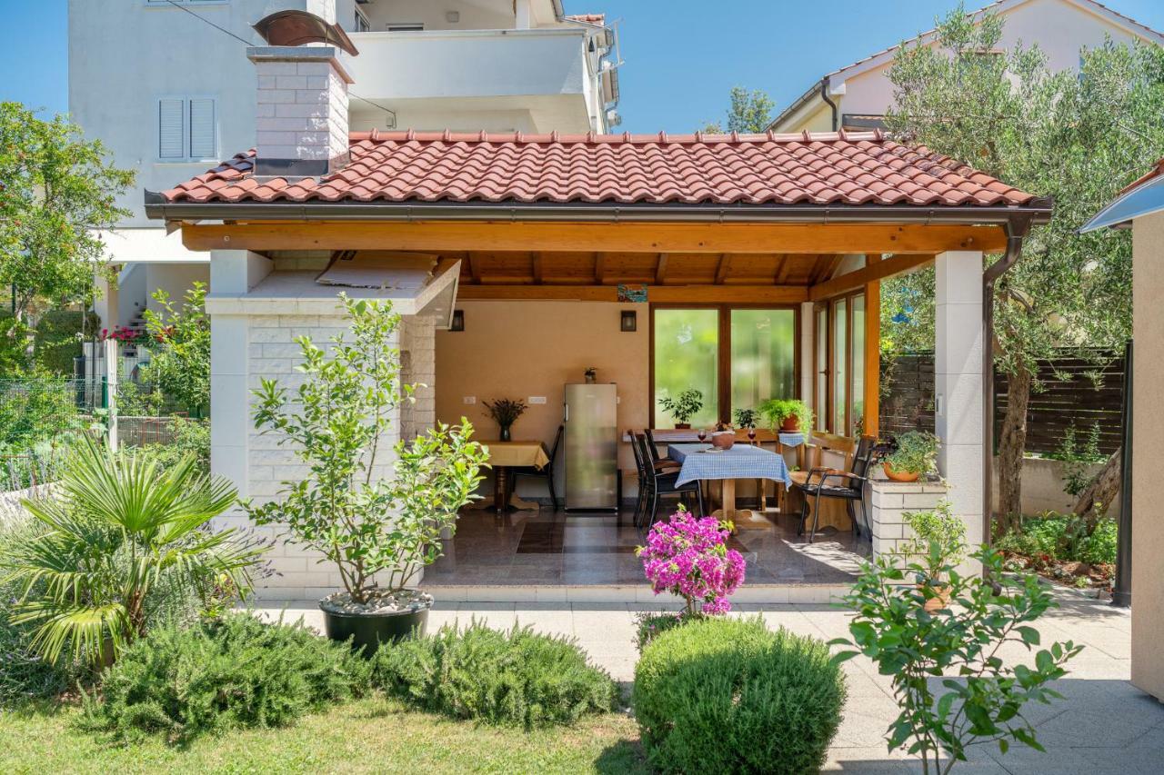 Iva Apartmani Vodice Exterior photo