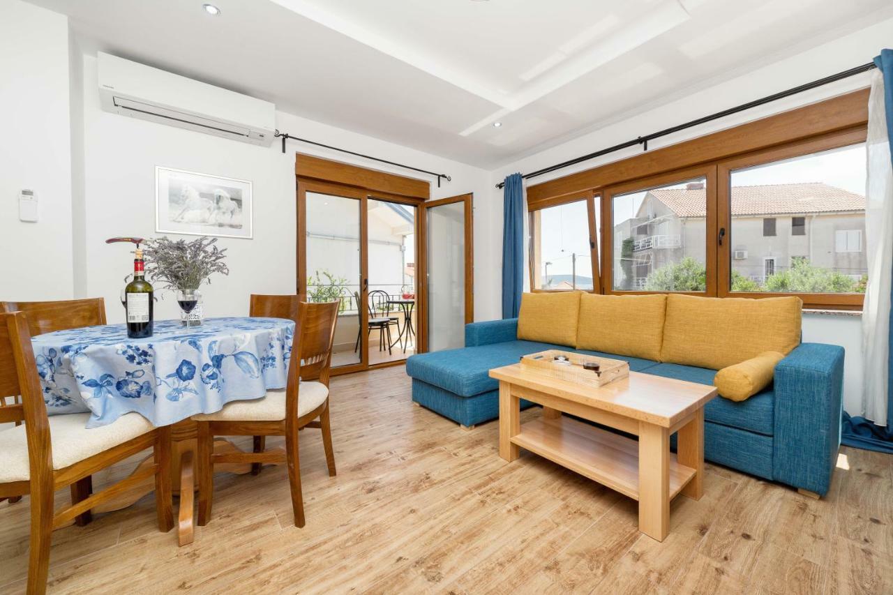 Iva Apartmani Vodice Exterior photo